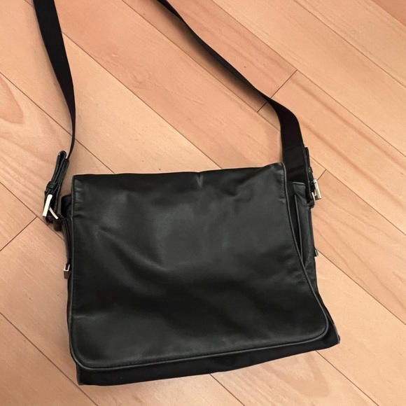 Hugo Boss Bags Hugo Boss Mens Leather Messenger Bag Poshmark